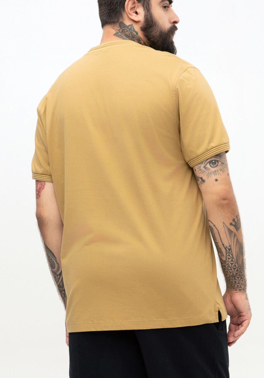 Camisa Masculina Big & Tall em Malha com Gola Padre, BEGE FUSION. Camisa Masculina Big & Tall em Malha com Gola Padre, BEGE FUSION, large.