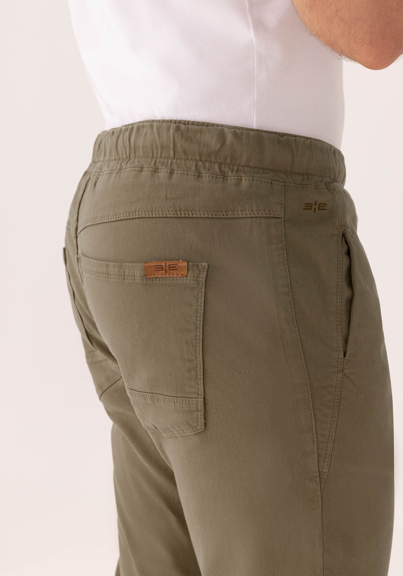 Cal&ccedil;a Jogging Com Bolsos Em Sarja Denim Malha, CAQUI RAIZ, large.