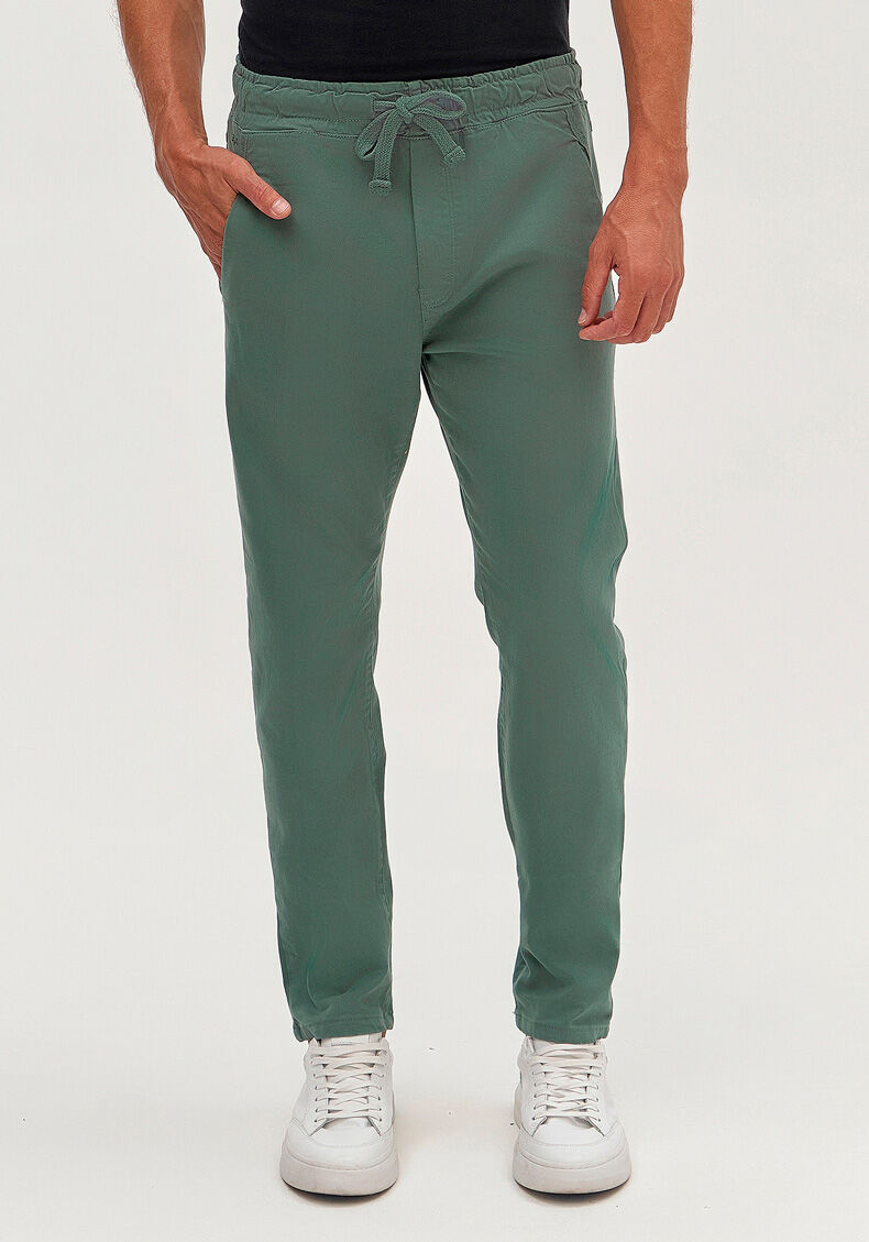 Cal&ccedil;a Jogging Com Bolsos Em Sarja Denim Malha, VERDE PANTANO, large.
