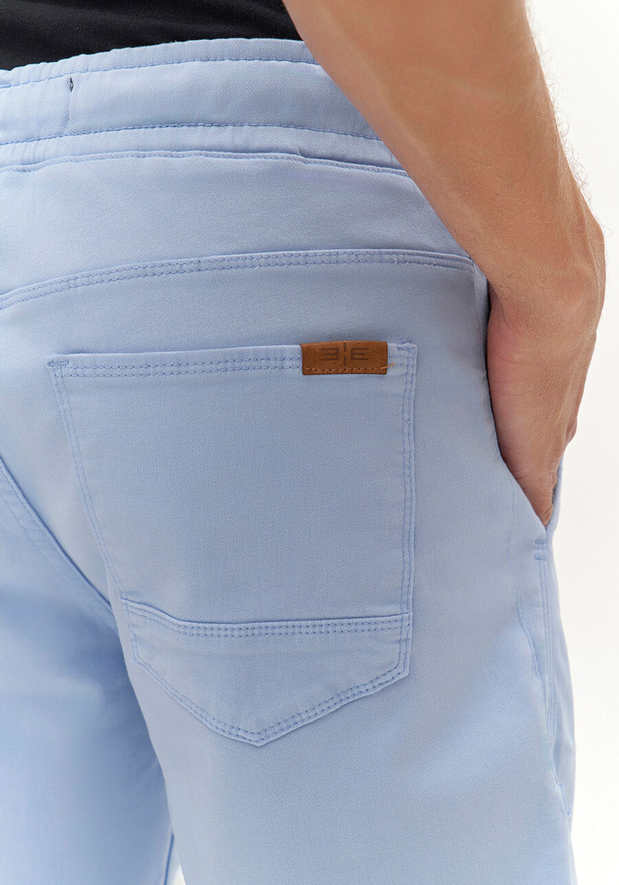 Bermuda Jogging Com Bolsos Em Sarja Denim Malha, AZUL BRUMA. Bermuda Jogging Com Bolsos Em Sarja Denim Malha, AZUL BRUMA, large.