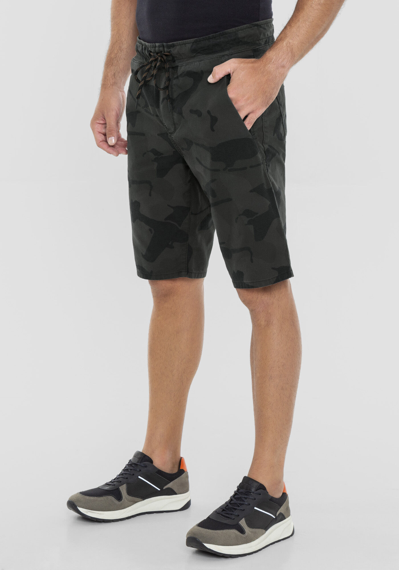 Bermuda Sarja Jogger Camuflada com Elasticidade Hangar 33