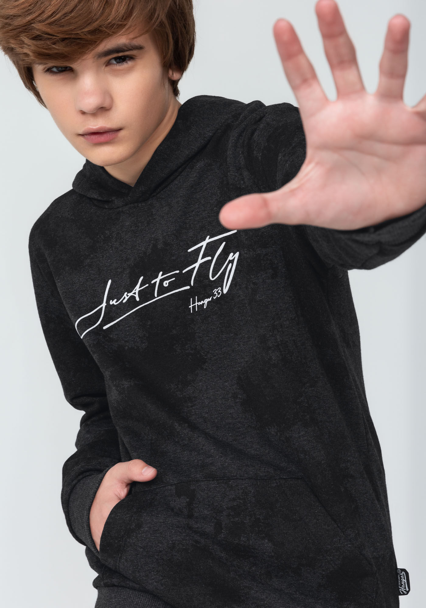 Blus&atilde;o com Capuz em Moletom Estampado Juvenil, MAPA PRETO, large.