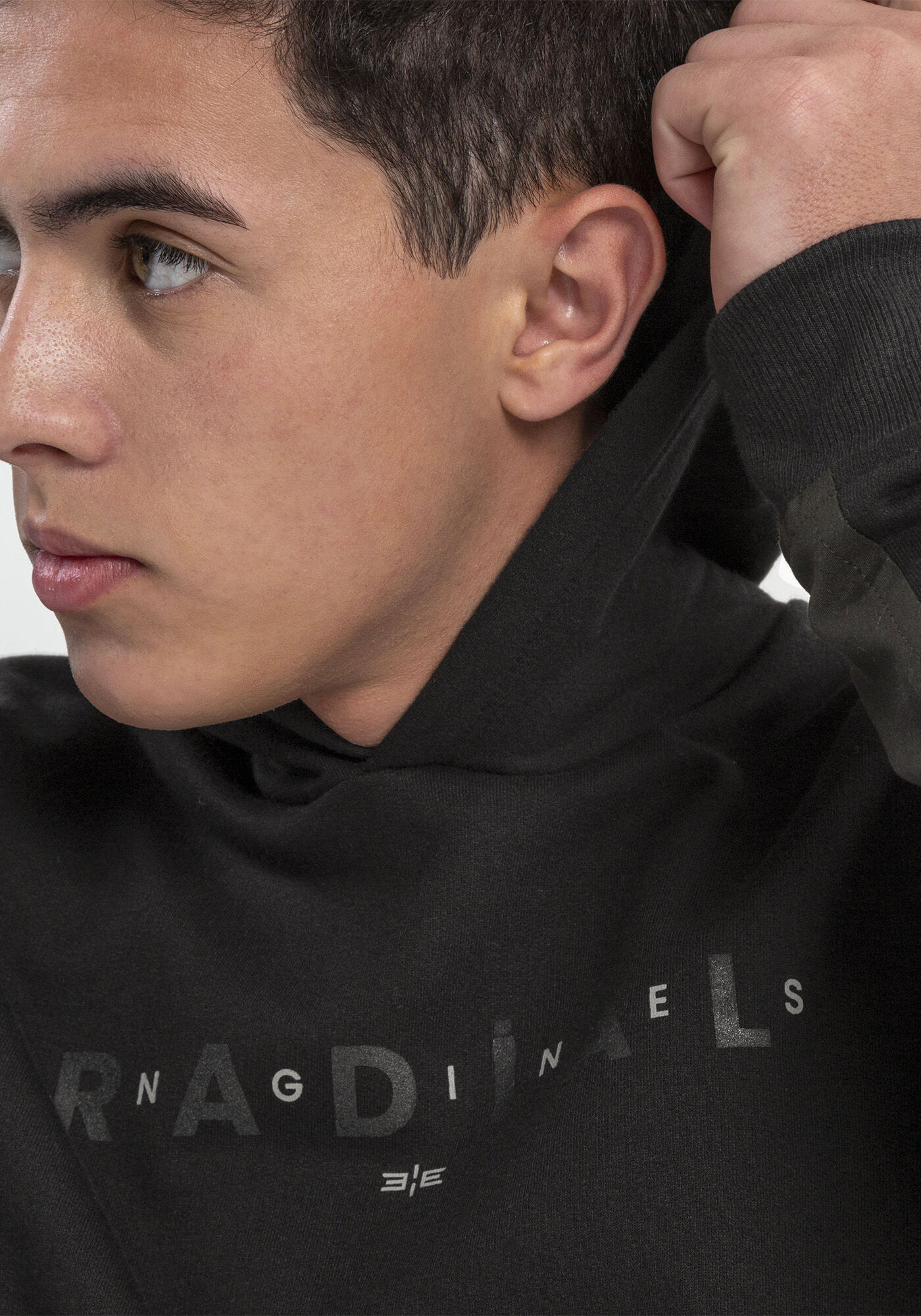 Blus&atilde;o Capuz em Moletom Recortes, PRETO REATIVO, large.