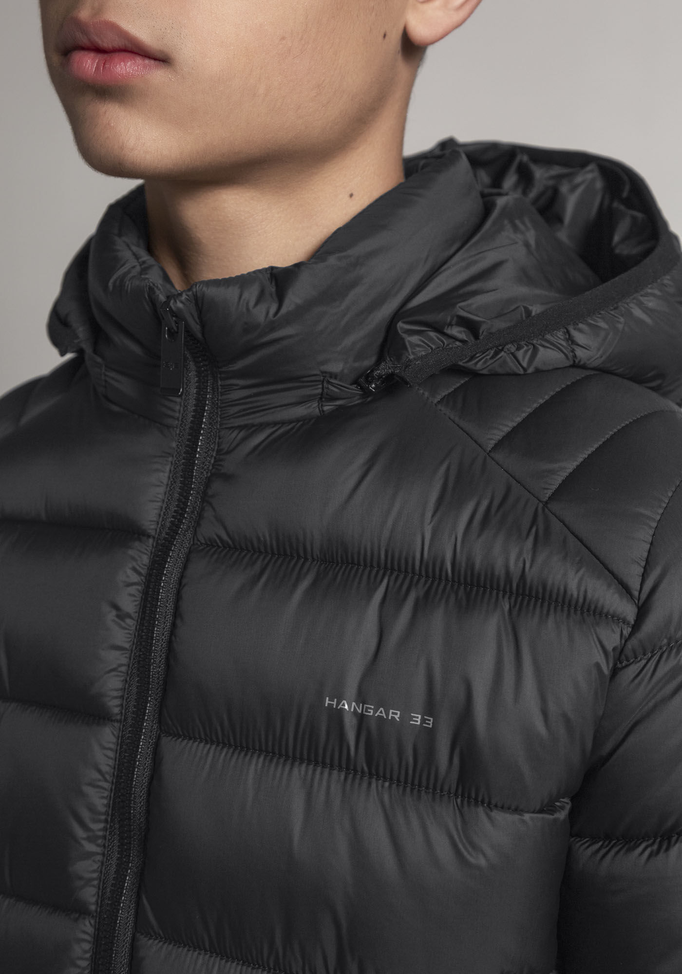 Jaqueta Puffer Juvenil em Nylon com Capuz, PRETO REATIVO, large.