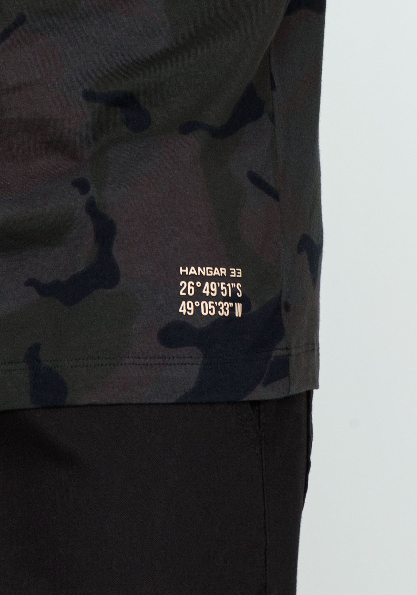 Camiseta Camuflada em Malha com Decote Redondo, CAMU CINZA, large.