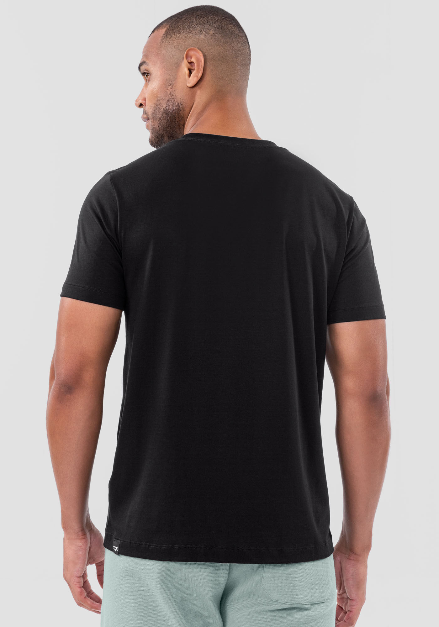 Camiseta Masculina em Algod&atilde;o Pima com Gola Padre, PRETO, large.