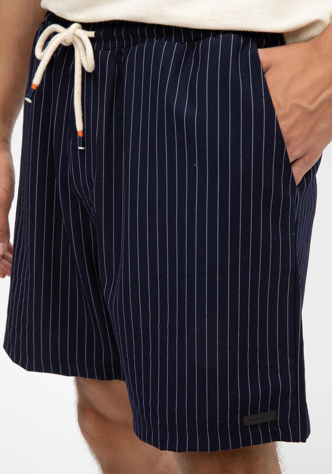Shorts Masculino Listrado em Tecido Alfaiataria, MARINHO ACTION, large.