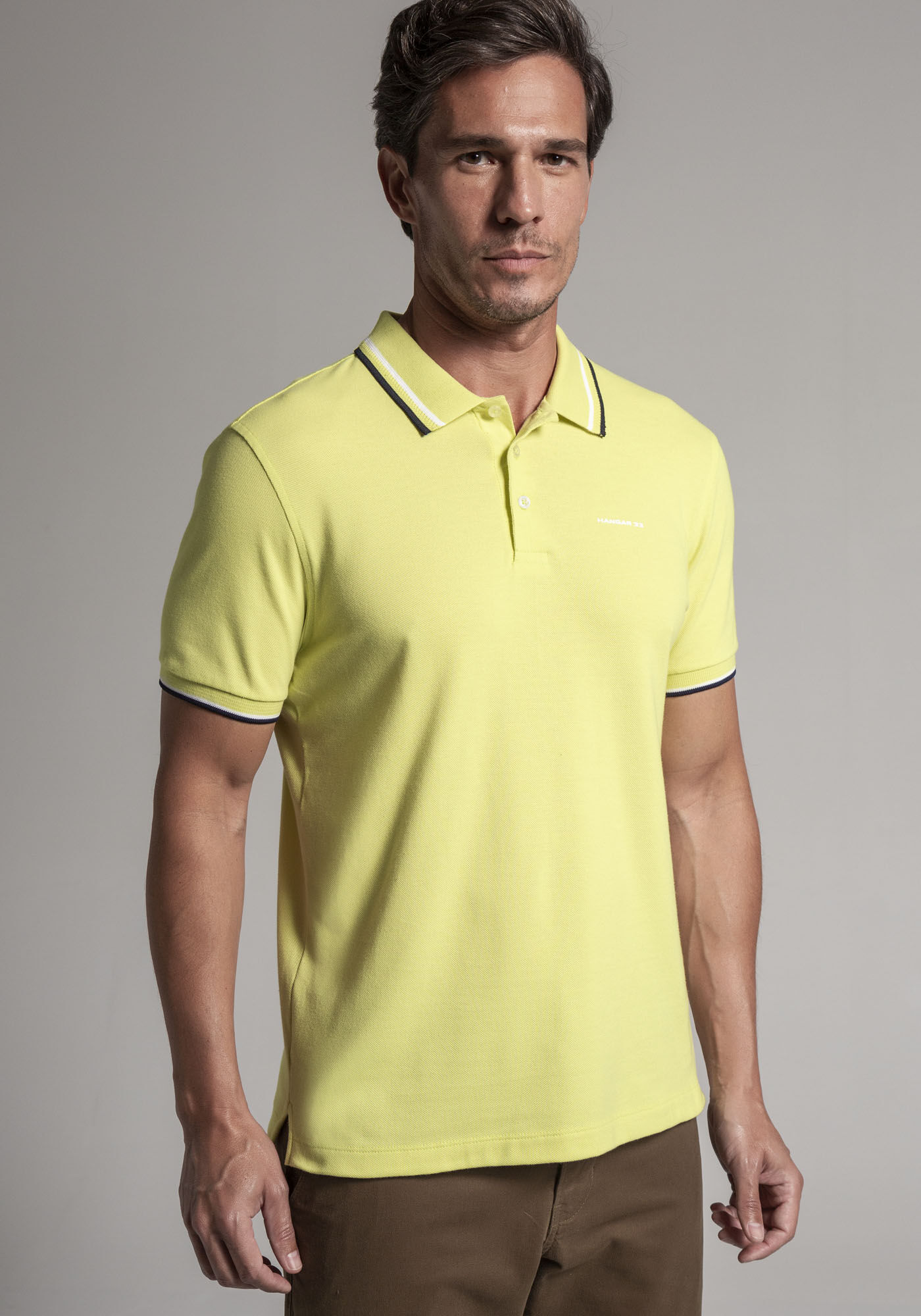 Camisa Polo Masculina em Malha Piquet Comfort, AMARELO VERSO, large.