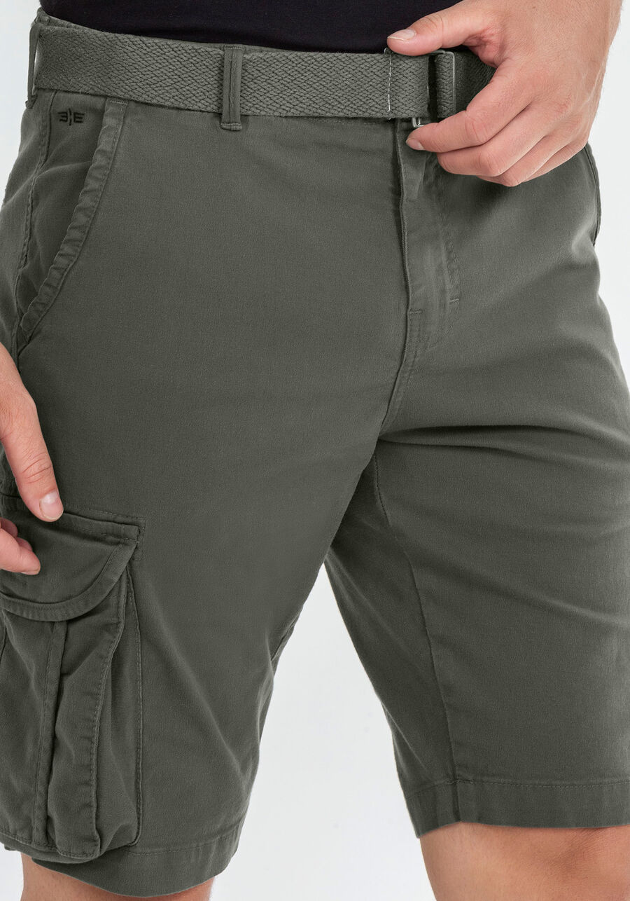 Bermuda Sarja Reta Cargo com Cinto, VERDE FURIA. Bermuda Sarja Reta Cargo com Cinto, VERDE FURIA, large.