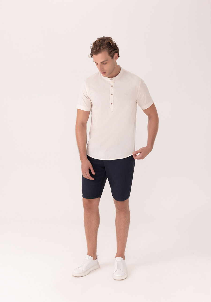 Camisa Bata De Mangas Curtas Com Linho, BRANCO OFF WHITE. Camisa Bata De Mangas Curtas Com Linho, BRANCO OFF WHITE, large.