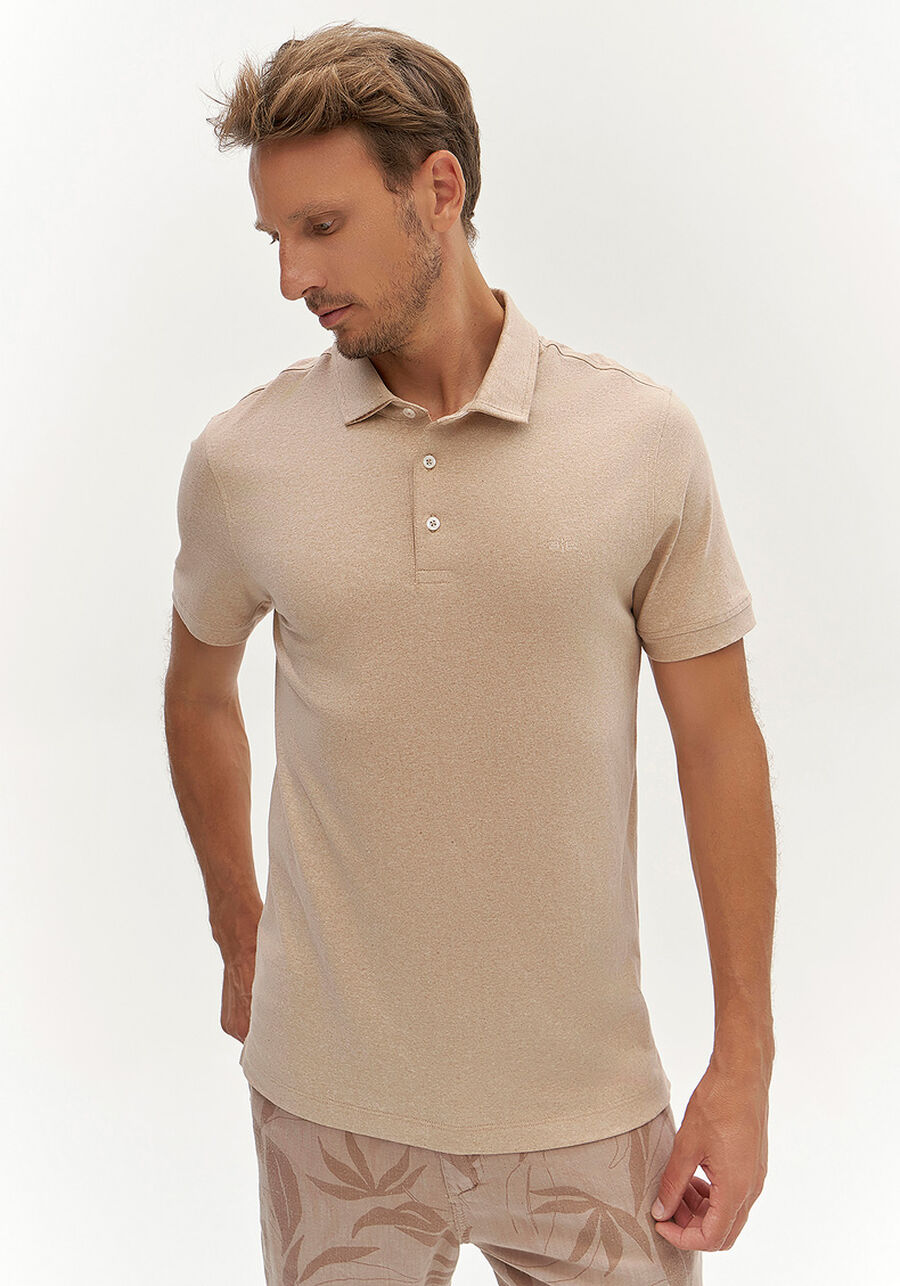 Camisa Polo Masculina em Malha Terra Sustentável, BEGE ZUCCA. Camisa Polo Masculina em Malha Terra Sustentável, BEGE ZUCCA, large.