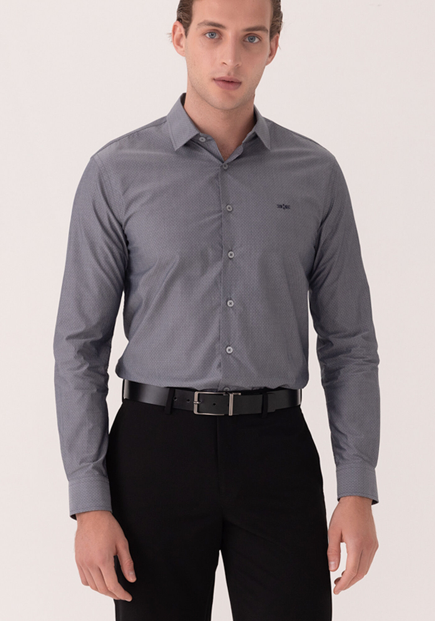 Camisa Slim Fit Em Tecido Mercerizado De Algod&atilde;o, PRETO, large.