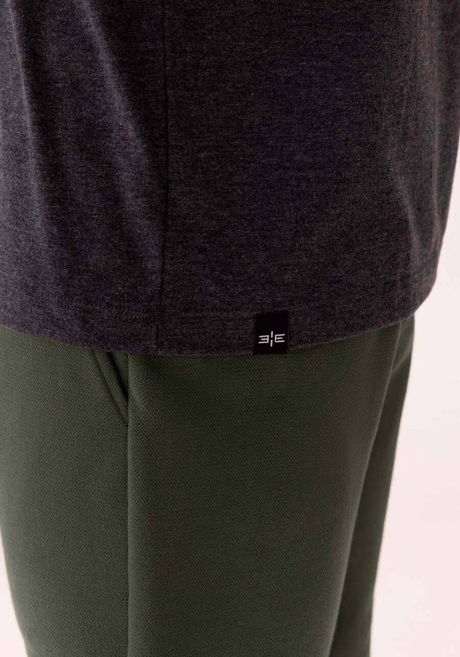 Regata Com Estampa Localizada Em Malha Mesclada, PRETO. Regata Com Estampa Localizada Em Malha Mesclada, PRETO, large.