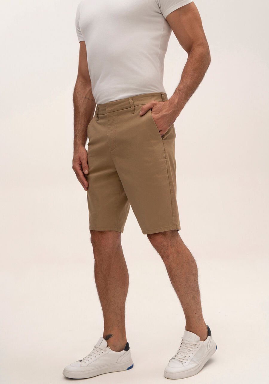 Bermuda Jogger Chino Masculina Em Sarja Amaciada, CAQUI RAIZ. Bermuda Jogger Chino Masculina Em Sarja Amaciada, CAQUI RAIZ, large.