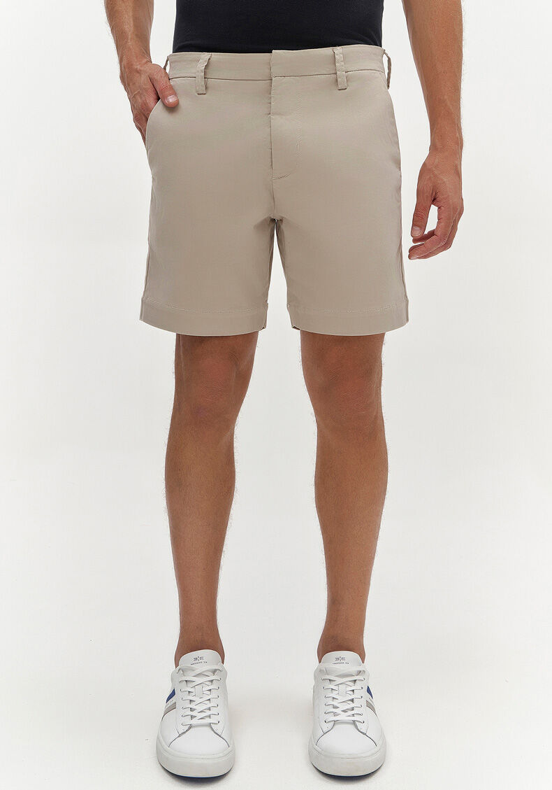 Shorts Reto Radial Chino Em Sarja Amaciada Com Elastano, BEGE GELO, large.