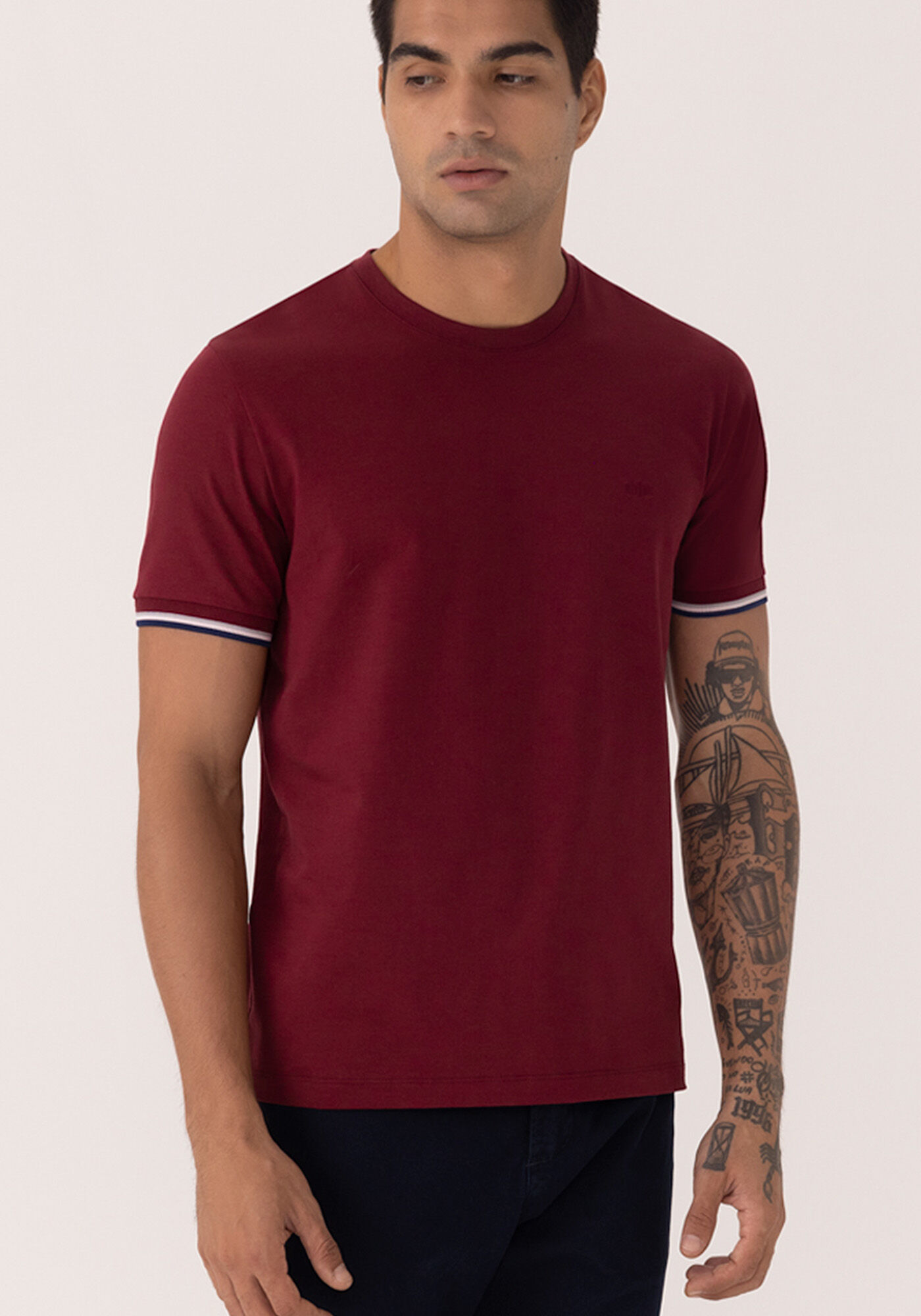 Camiseta De Mangas Curtas Com Retil&iacute;nea Em Malha Premium, BORDO BURN RED, large.