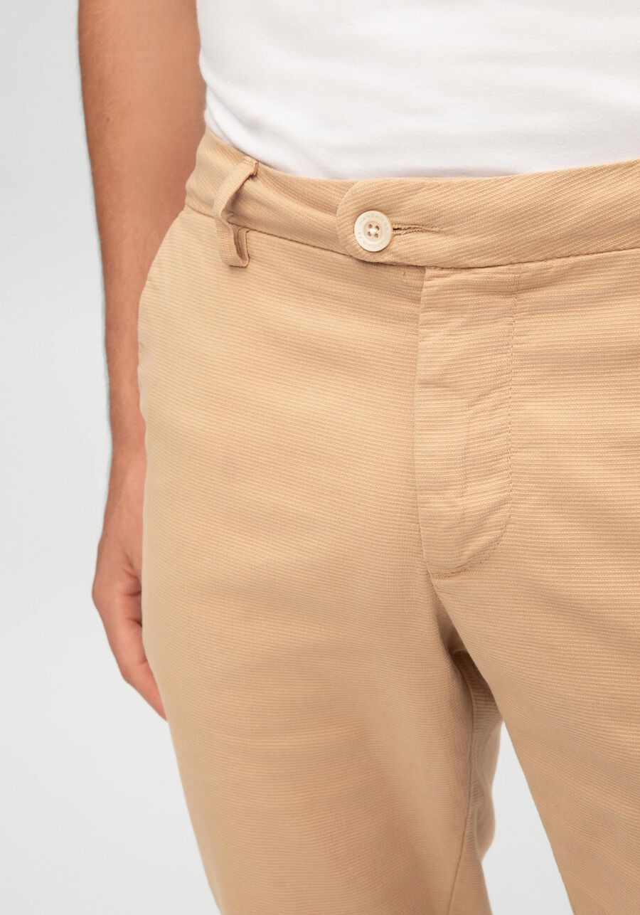 Calça Sarja Masculina Slim com Detalhe Botão, BEGE TIGER. Calça Sarja Masculina Slim com Detalhe Botão, BEGE TIGER, large.