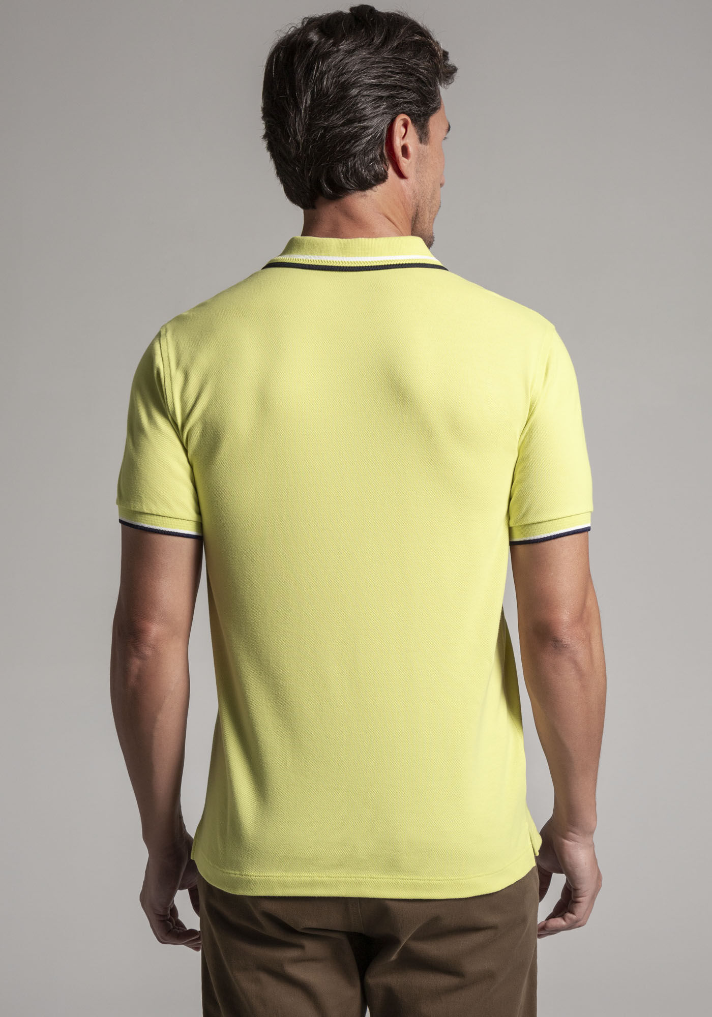 Camisa Polo Masculina em Malha Piquet Comfort, AMARELO VERSO, large.