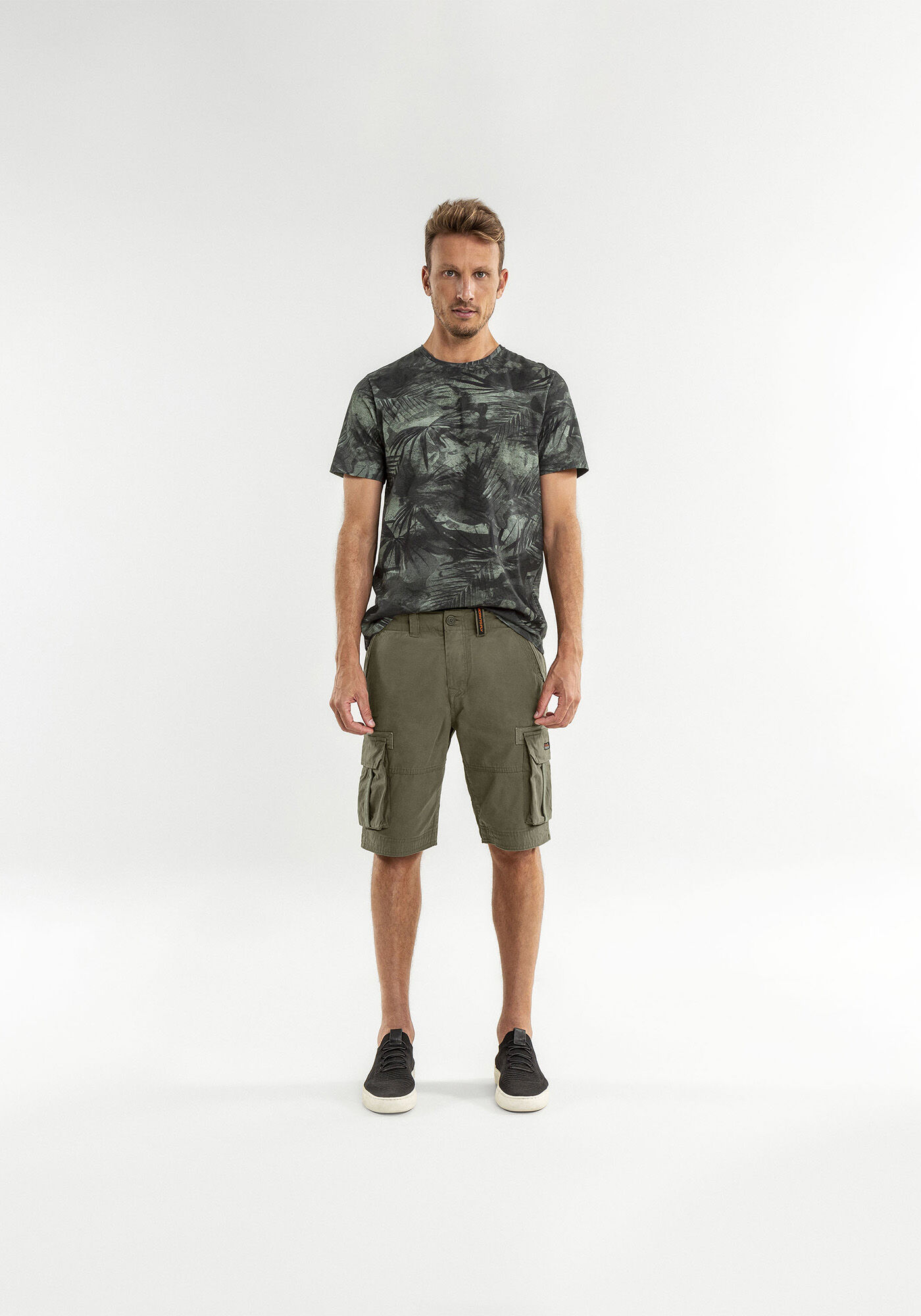 Bermuda Cargo Masculina  em Sarja, , large.