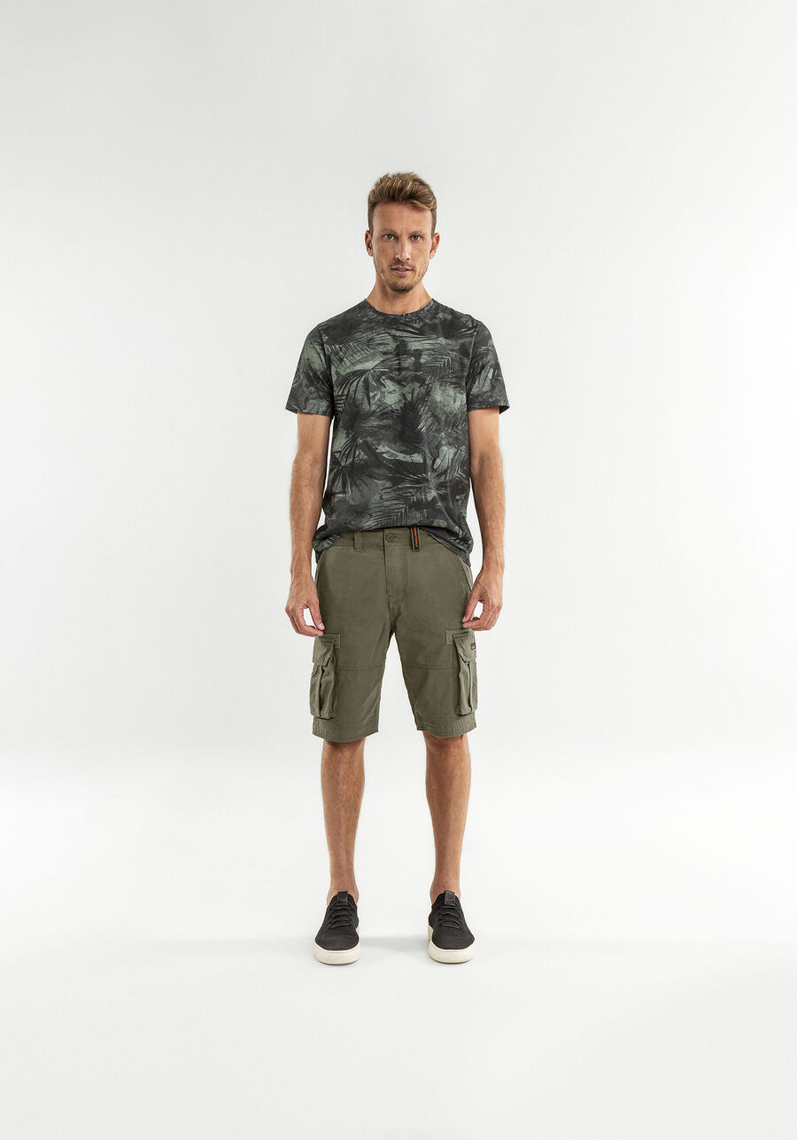 Bermuda Cargo Masculina  em Sarja, VERDE SILVESTRE. Bermuda Cargo Masculina  em Sarja, VERDE SILVESTRE, large.