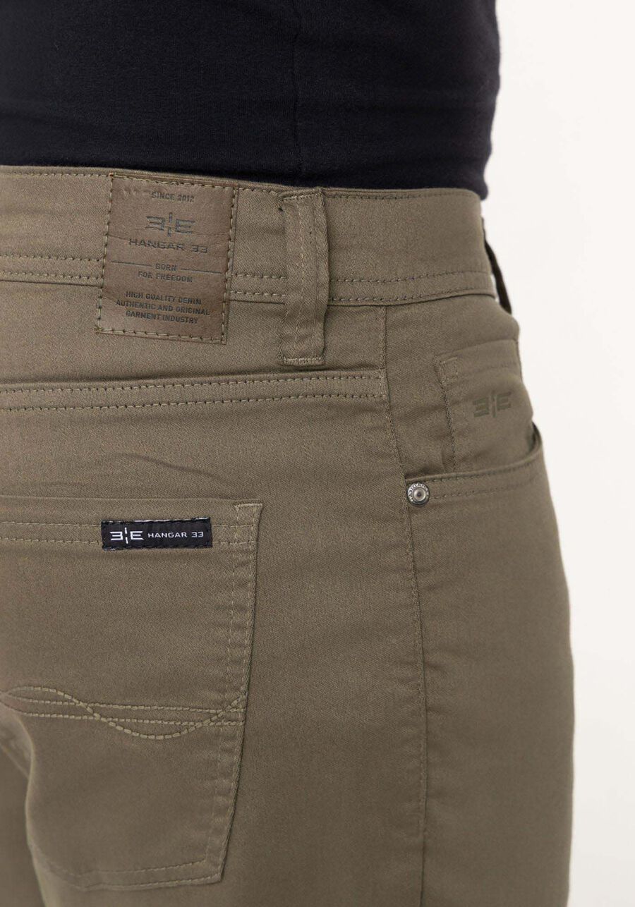 Calça Slim Turbofan Em Sarja Com Elastano, VERDE OLIVE TREE. Calça Slim Turbofan Em Sarja Com Elastano, VERDE OLIVE TREE, large.