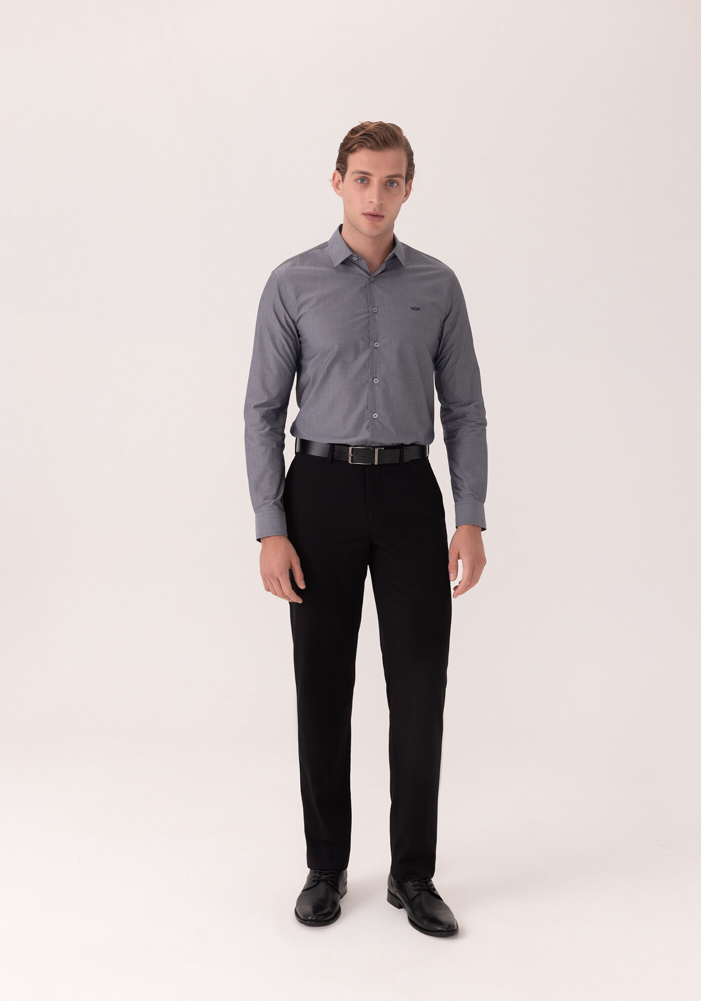Camisa Slim Fit Em Tecido Mercerizado De Algod&atilde;o, PRETO, large.