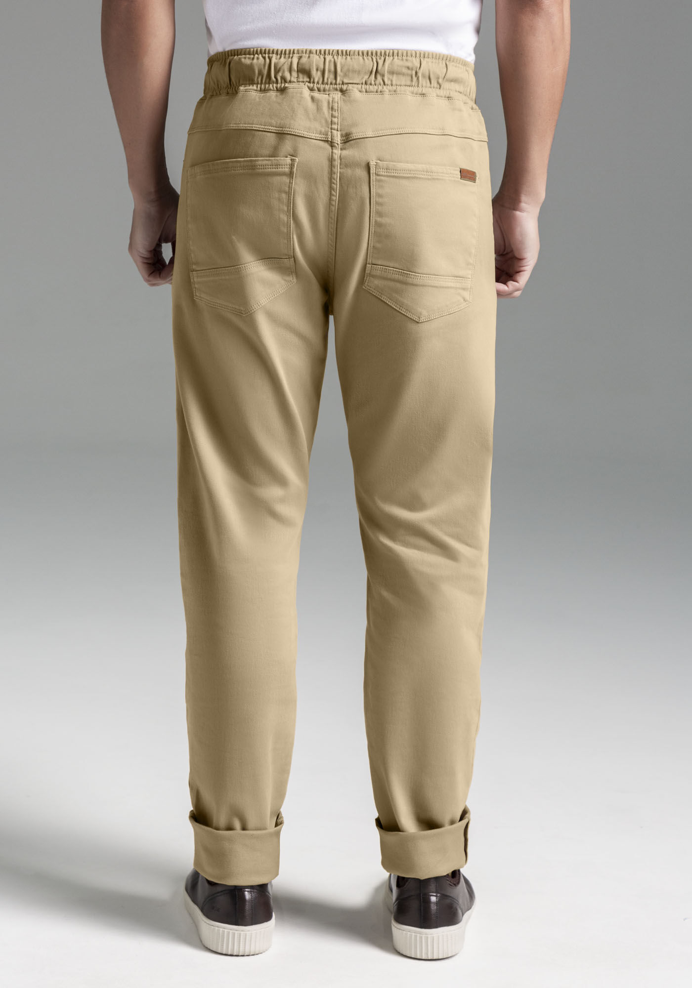 Cal&ccedil;a Jogging Com Bolsos Em Sarja Denim Malha, CAQUI RAIZ, large.