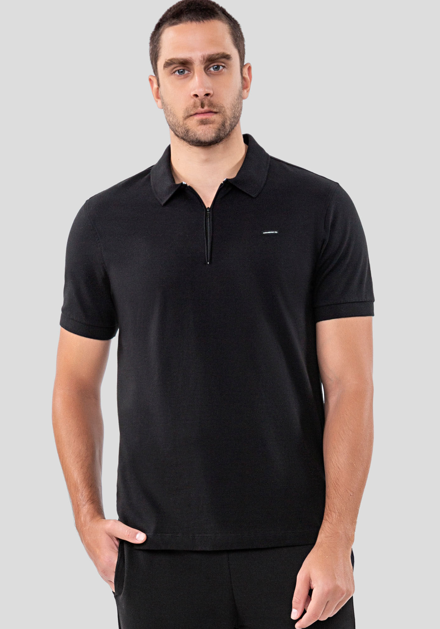 Camisa Polo Masculina em Malha com Z&iacute;per, PRETO, large.