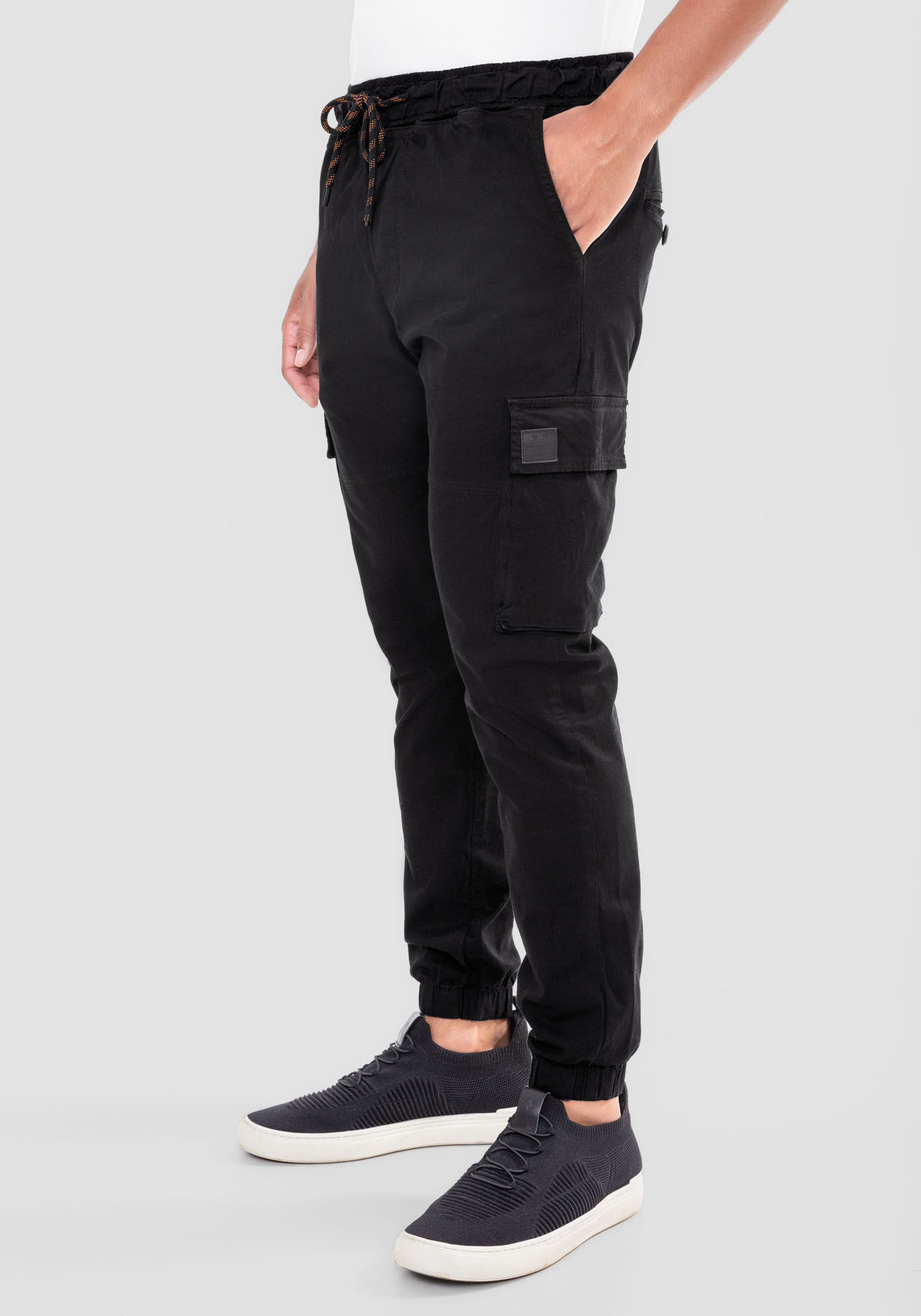 Cal a Sarja Jogger com Bolso Cargo Hangar 33