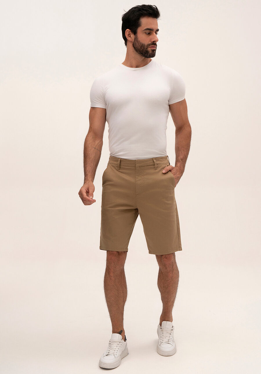 Bermuda Jogger Chino Masculina Em Sarja Amaciada, CAQUI RAIZ. Bermuda Jogger Chino Masculina Em Sarja Amaciada, CAQUI RAIZ, large.