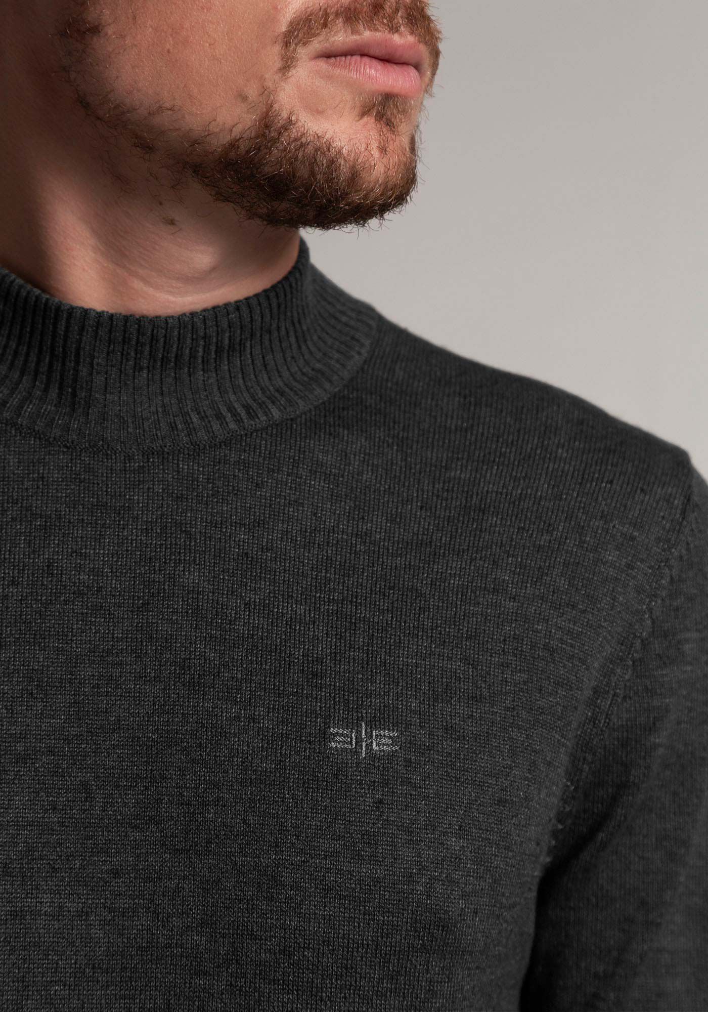 Blus&atilde;o Masculino em Tric&ocirc; com Gola Alta, MESCLA ESCURO, large.