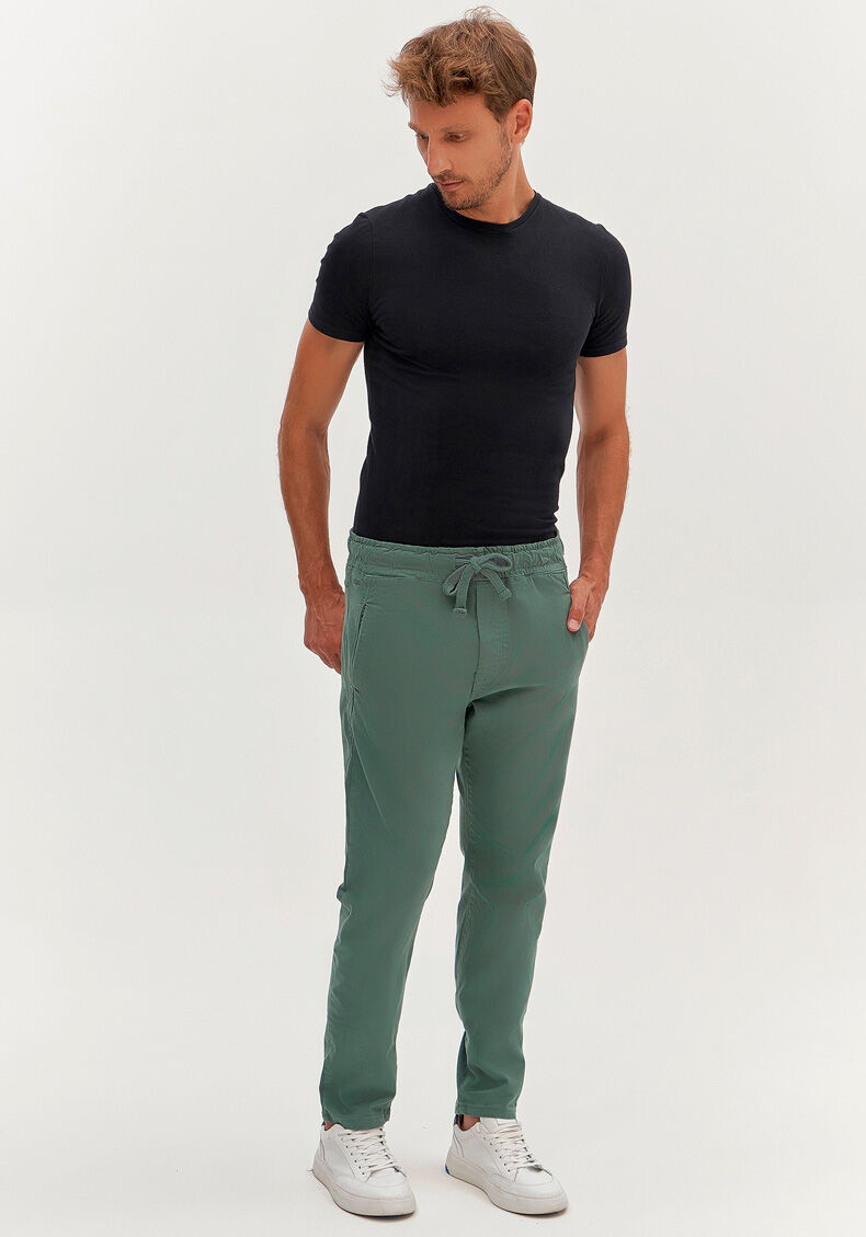 Cal&ccedil;a Jogging Com Bolsos Em Sarja Denim Malha, VERDE PANTANO, large.