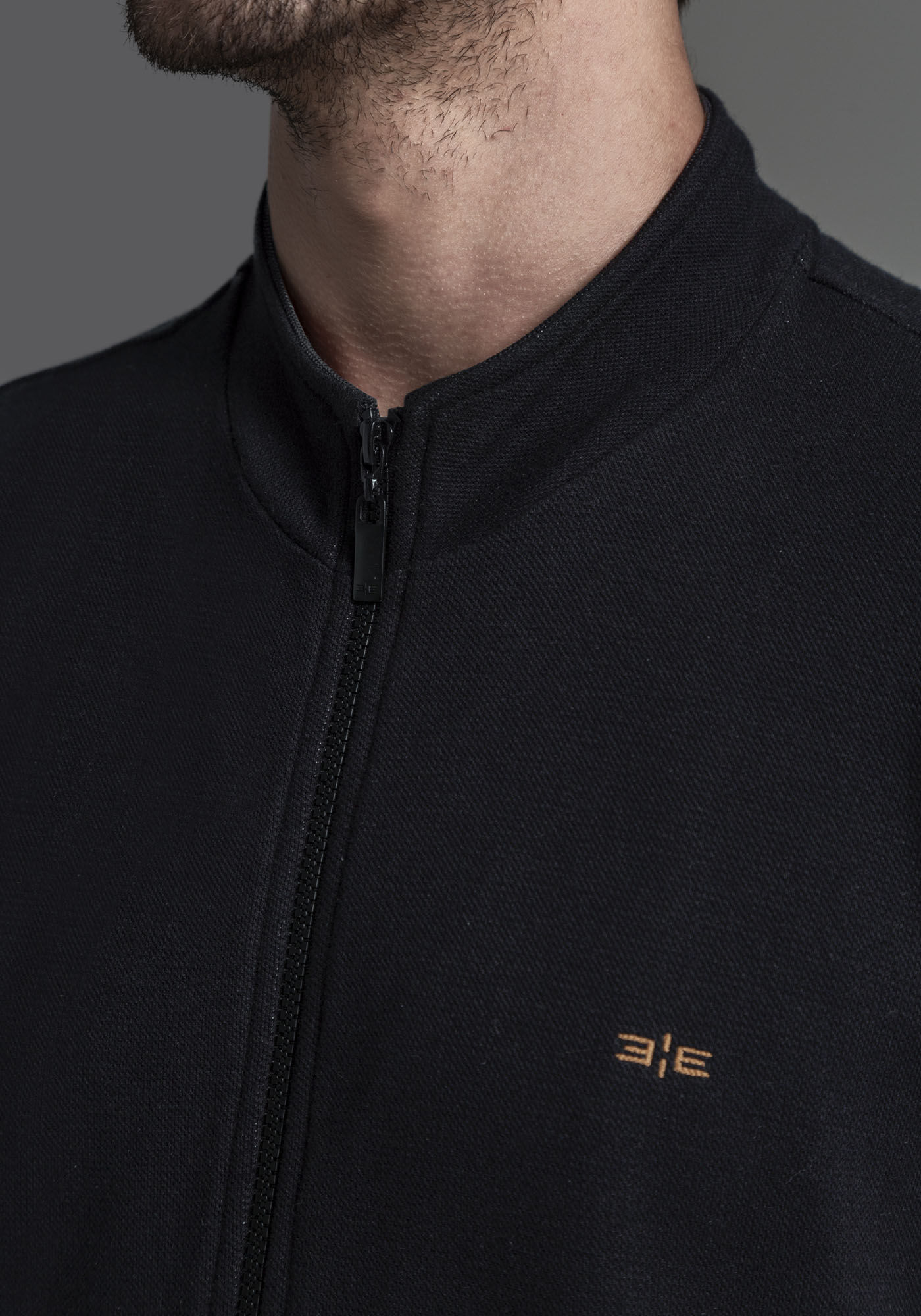 Jaqueta Bomber Masculina com Retil&iacute;nea Gola, PRETO REATIVO, large.