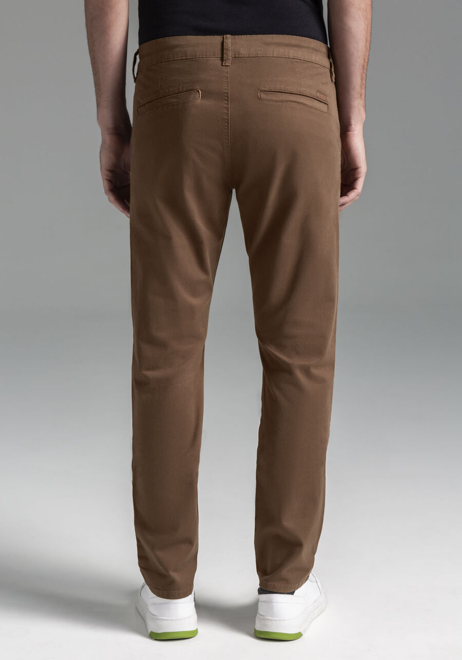 Calça Slim Turbofan Em Sarja Com Elastano, MARROM COFFEE. Calça Slim Turbofan Em Sarja Com Elastano, MARROM COFFEE, large.