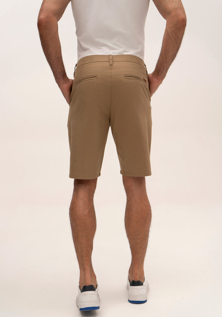 Bermuda Jogger Chino Masculina Em Sarja Amaciada, CAQUI RAIZ. Bermuda Jogger Chino Masculina Em Sarja Amaciada, CAQUI RAIZ, large.