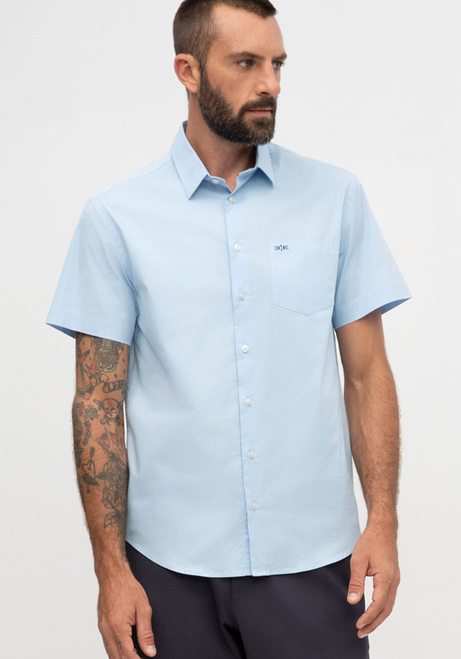 Camisa Comfort De Mangas Curtas Com Bolso Funcional Bordado, AZUL. Camisa Comfort De Mangas Curtas Com Bolso Funcional Bordado, AZUL, large.