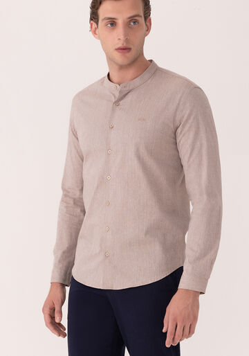 Camisa De Mangas Longas Com Gola Padre E Linho, BEGE RUSSET. Camisa De Mangas Longas Com Gola Padre E Linho, BEGE RUSSET, large.