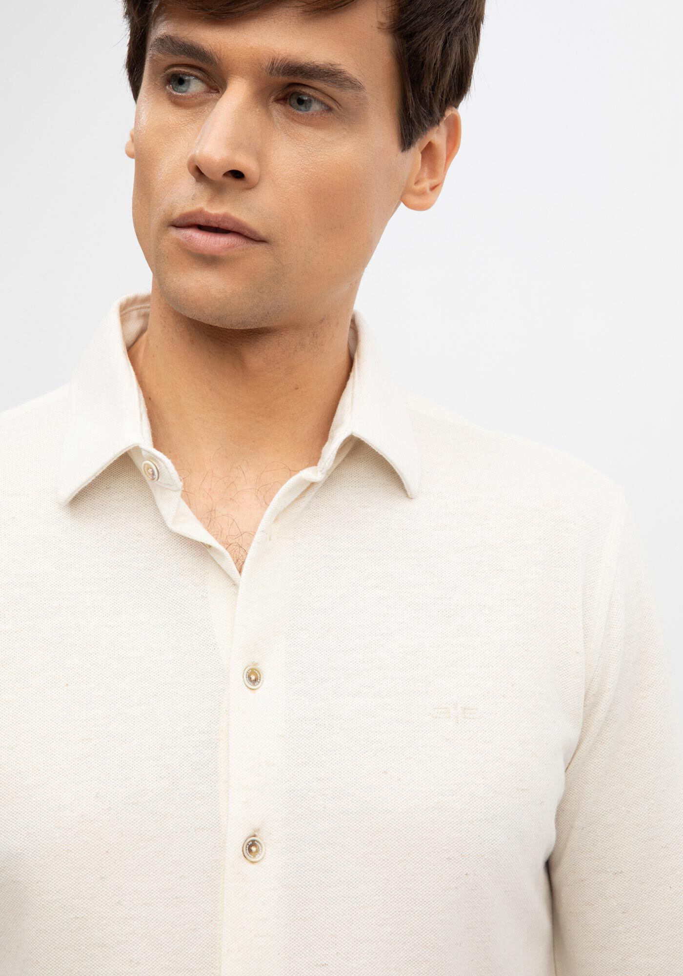 Camisa Masculina Slim Fit em Malha Piquet Off-White, BRANCO OFF WHITE, large.