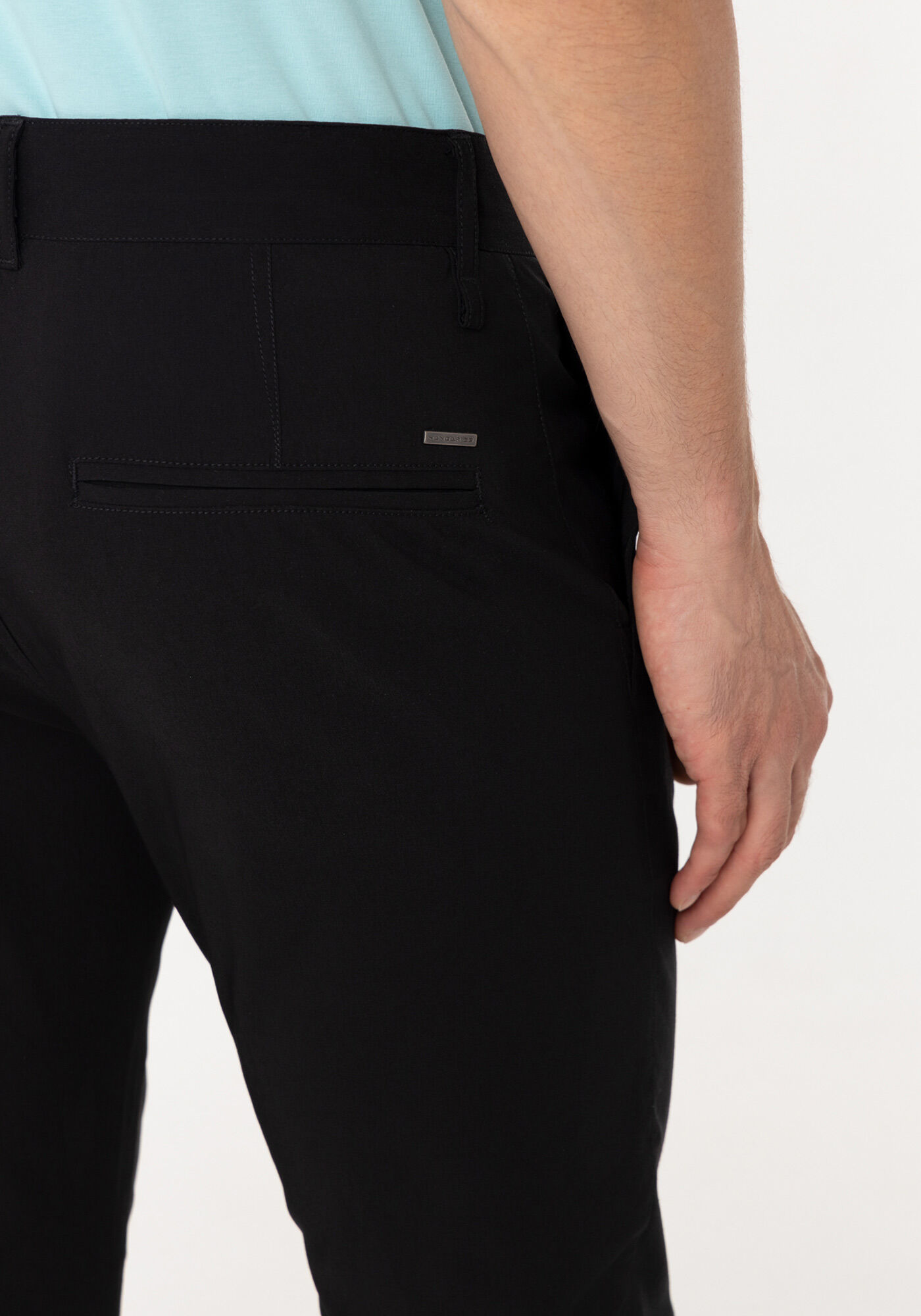 Cal&ccedil;a Em Tecido Plano Com Bolsos E Elastano, PRETO REATIVO, large.