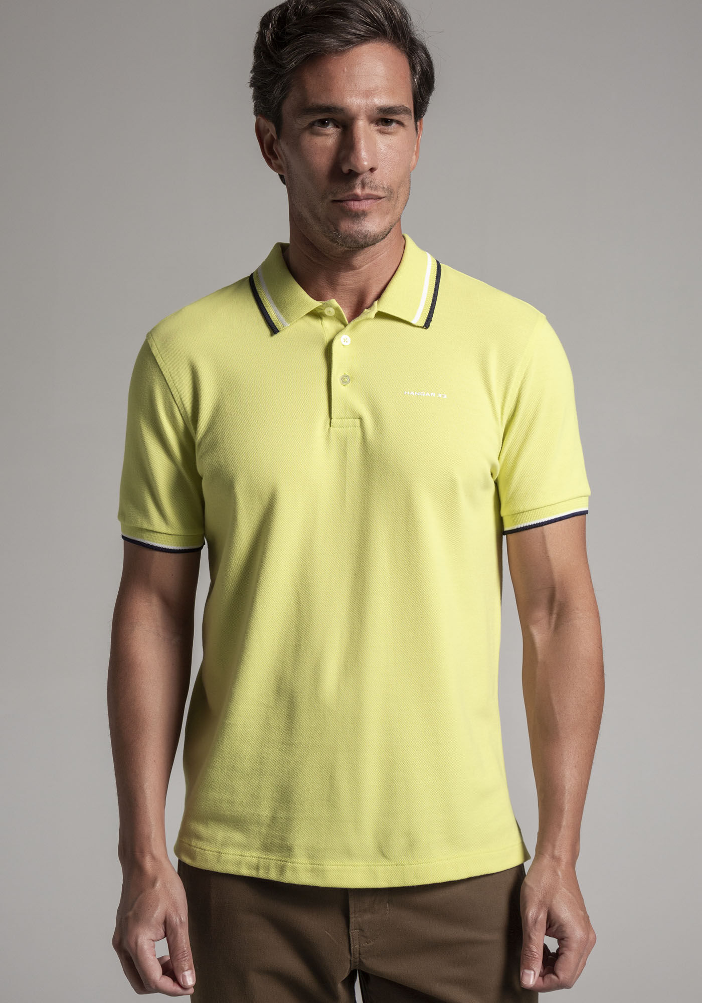 Camisa Polo Masculina em Malha Piquet Comfort, AMARELO VERSO, large.