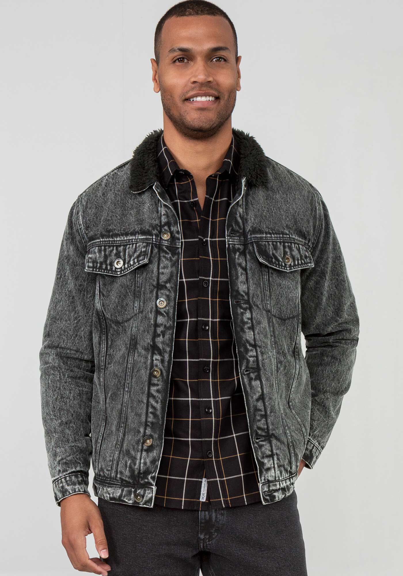 Jaqueta Jeans Masculina Preta com Forro Pelo Hangar 33