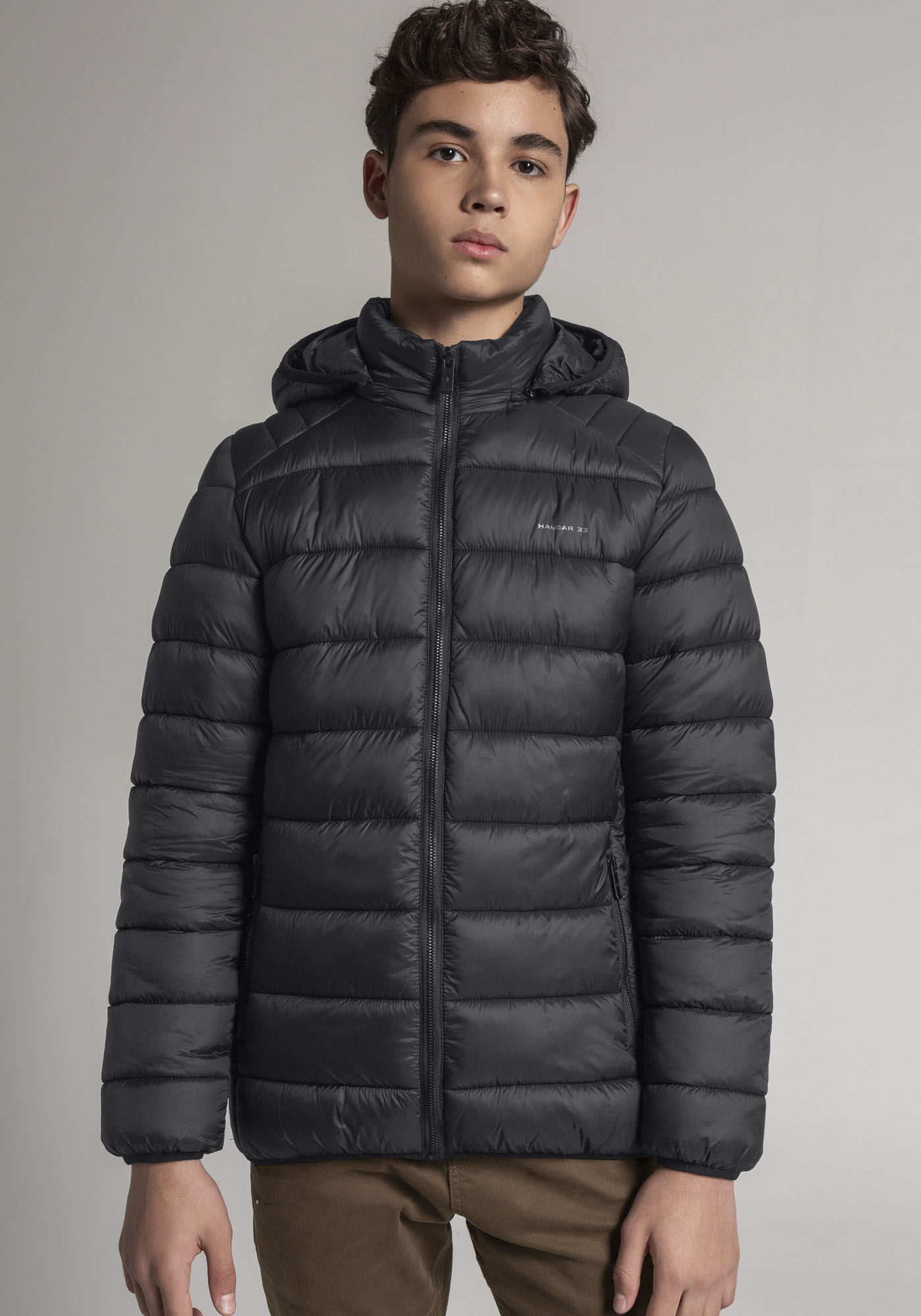 Jaqueta Puffer Juvenil em Nylon com Capuz, PRETO REATIVO, large.