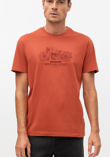 Camiseta Masculina em Malha com Estampa Motorcycle, LARANJA FERRUGEM. Camiseta Masculina em Malha com Estampa Motorcycle, LARANJA FERRUGEM, large.