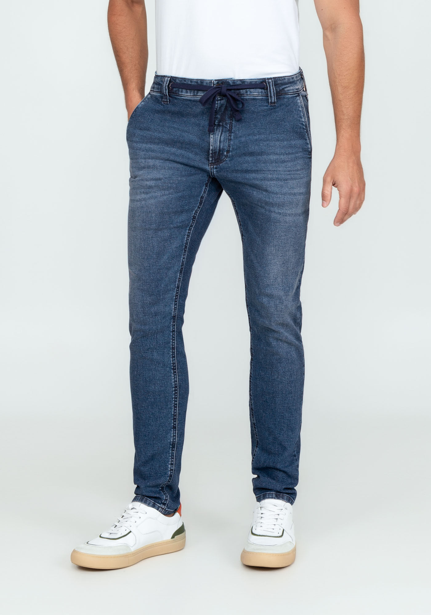 Cal a Jeans Skinny Lavagem Escura com Cadar o Hangar 33