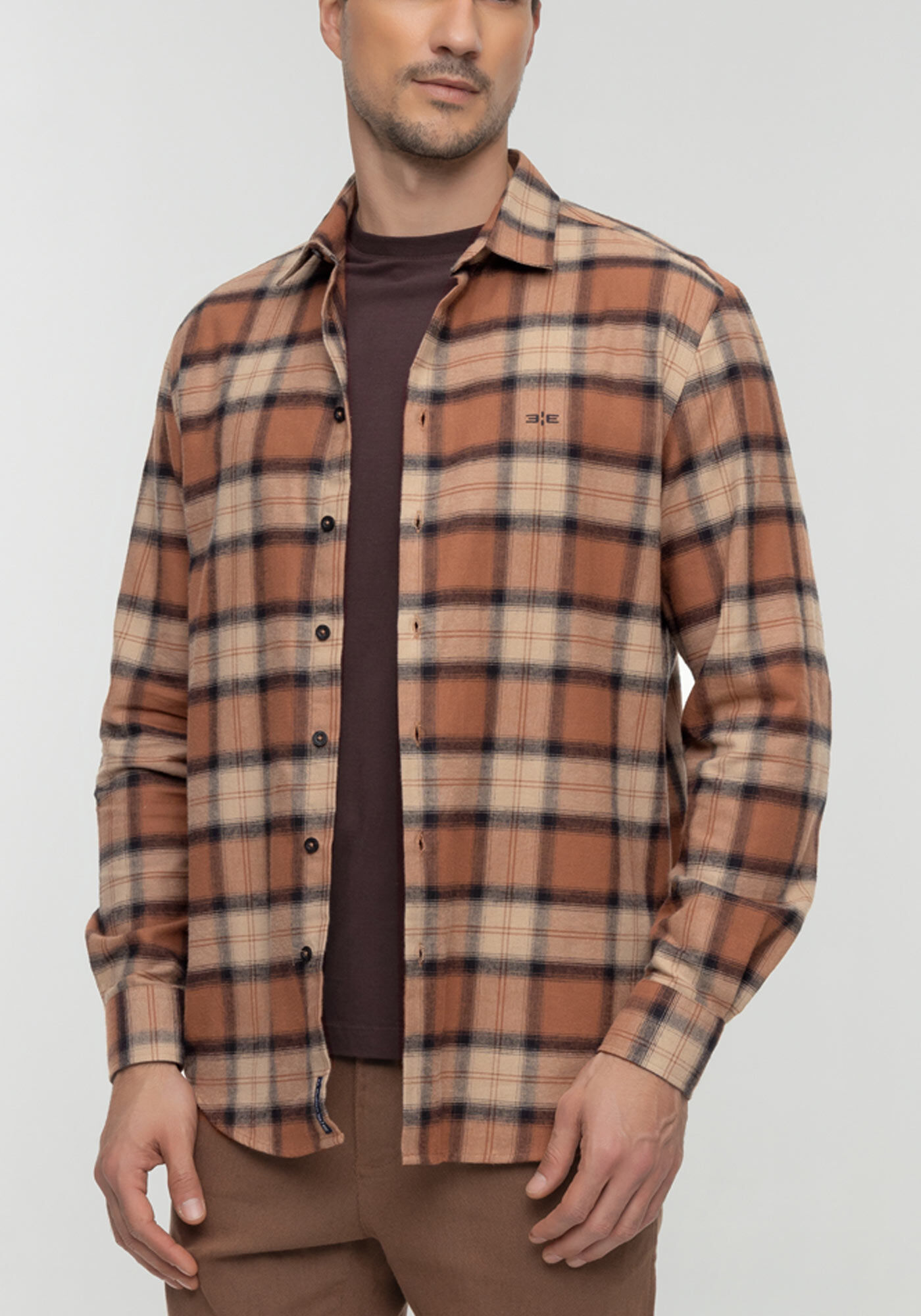 Camisa Comfort Masculina Em Flanela Com Mangas Longas, MARROM, large.