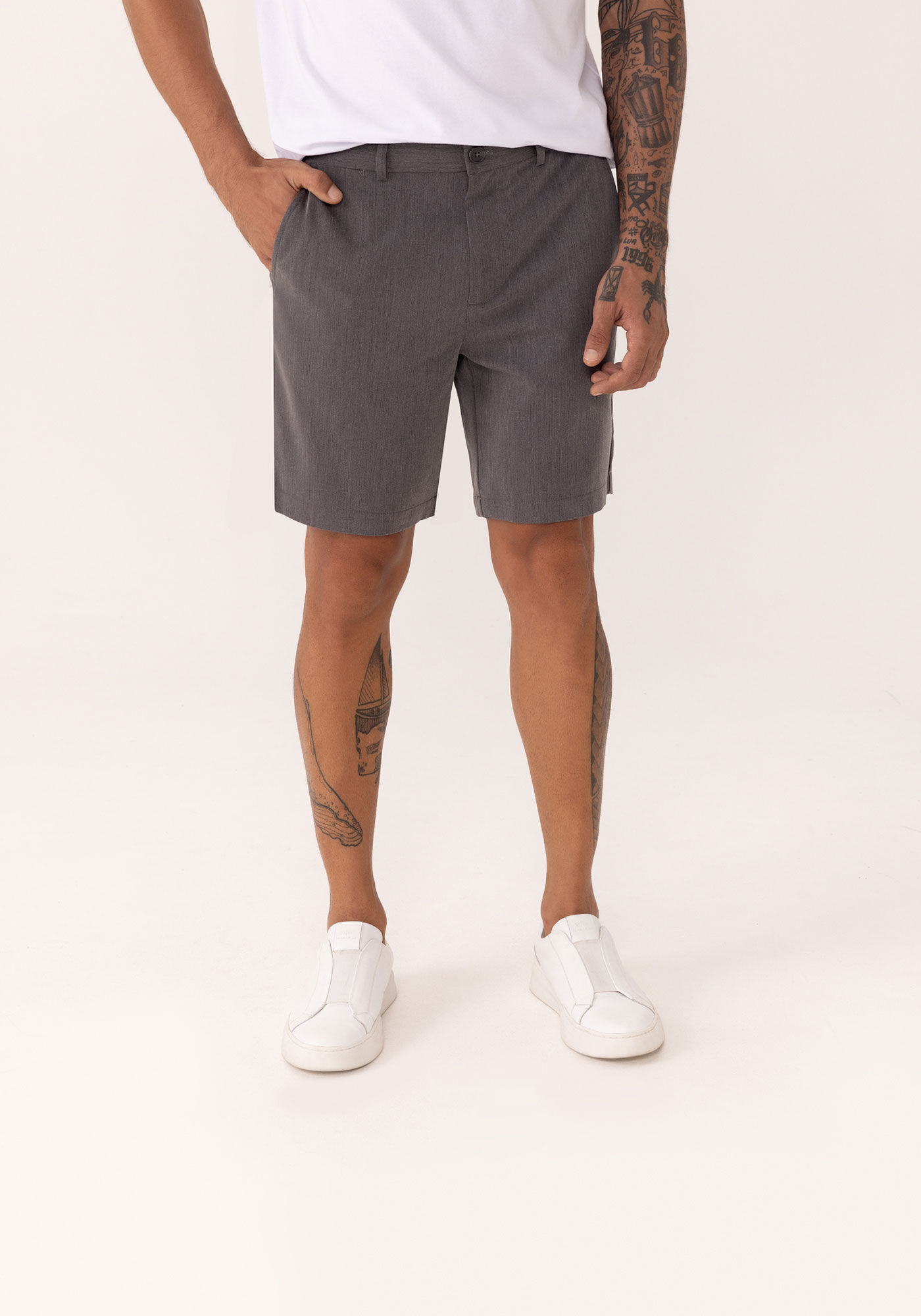 Bermuda Com Bolsos E Passantes Em Tecido Plano, MESCLA MEDIO, large.