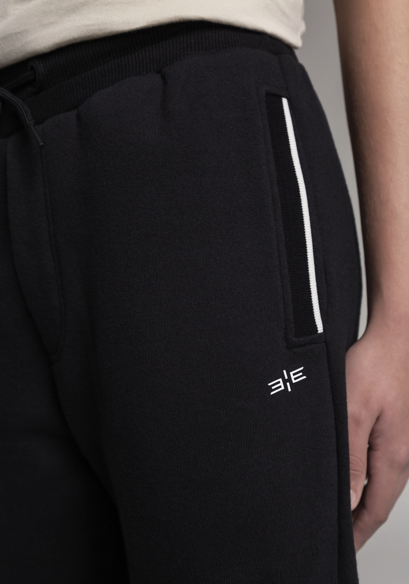 Cal&ccedil;a Jogger Juvenil em Moletom com Retil&iacute;nea Bolso, PRETO REATIVO, large.