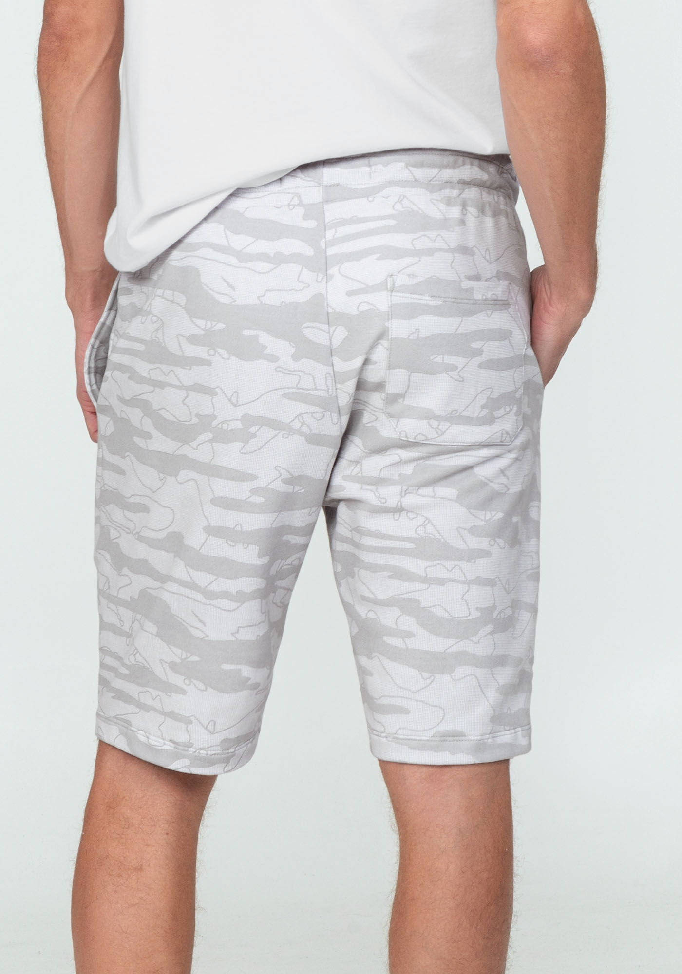 Bermuda moletom deals camuflada nike