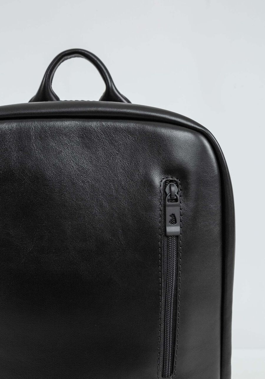 Mochila Masculina em Couro, PRETO REATIVO. Mochila Masculina em Couro, PRETO REATIVO, large.