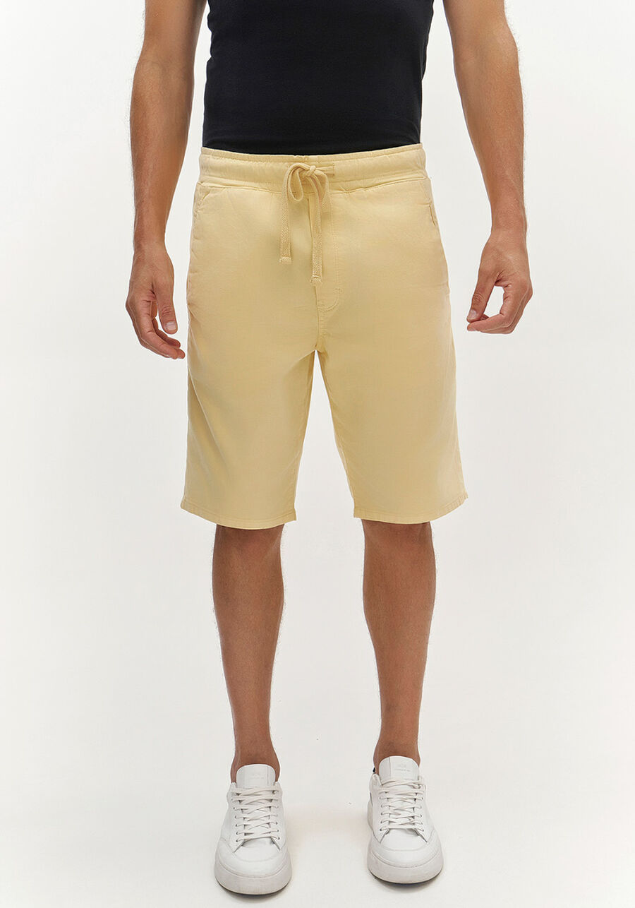 Bermuda Jogging Com Bolsos Em Sarja Denim Malha, AMARELO ROSITA. Bermuda Jogging Com Bolsos Em Sarja Denim Malha, AMARELO ROSITA, large.